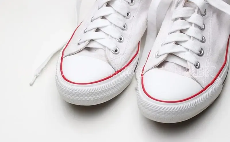 球速体育app下载赛富乐斯2024 秋季流行：亮眼红色女士鞋履指南