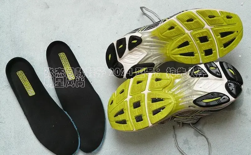 球速体育app下载地址手机版百度学术张杰同款鞋子 2024 型号：抢先入手
明星风尚